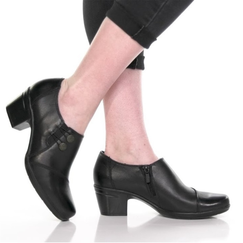 CLARK’S EMSLIE WARREN BLACK SLIP ON BUTTON LOAFER BOOTIE BOOT LEATHER HEELS 7.5